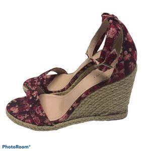 Tahari Wynna Espadrille Wedge Sandals floral pink Ankle Strap 4” Womens Size 8